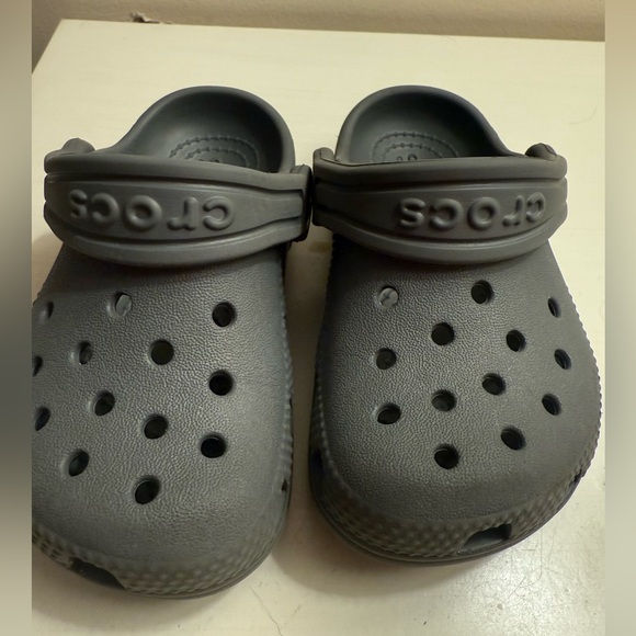 Gray toddler CROCS size 7 gently used - Picture 1 of 6